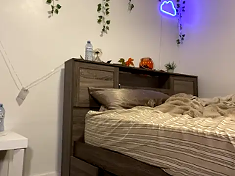 Snapshot of Kittyymaze1 chatting on October 28, 12:33 pm Kittyymaze1 online show from October 28, 12:33 pm