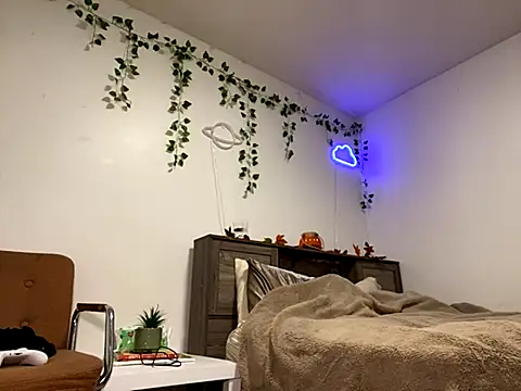 Snapshot of Kittyymaze1 chatting on September 26, 12:58 pm Kittyymaze1 online show from September 26, 12:58 pm