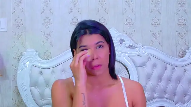 Snapshot of TiaraRosse chatting on October 11, 1:36 pm TiaraRosse online show from October 11, 1:36 pm