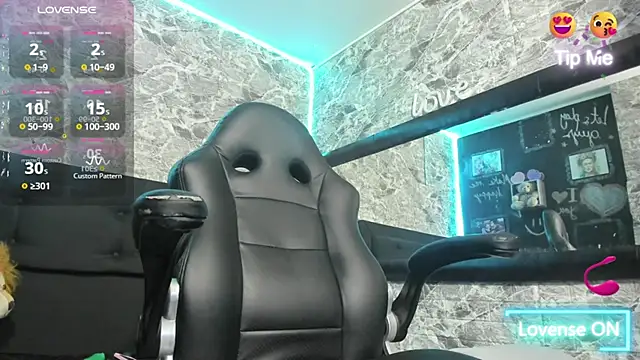 Snapshot of Cute_Cata chatting on October 8, 12:15 am Cute Cata online show from October 8, 12:15 am