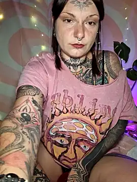 lizzardqueeen online show from March 8, 3:54 am