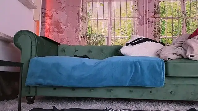 priselvis23 online show from April 8, 6:21 pm