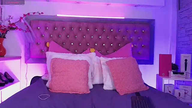 EmmaWilder online show from September 27, 10:17 pm