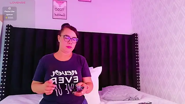 hotlatinateacher online show from March 29, 11:42 am