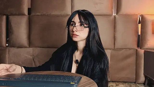 Snapshot of angelinepossy chatting on October 4, 10:03 pm angelinepossy online show from October 4, 10:03 pm