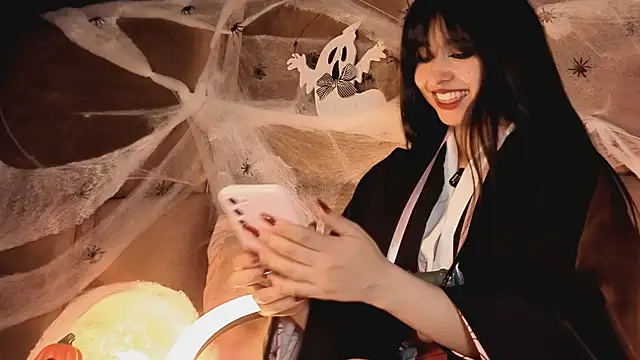 Snapshot of angelinepossy chatting on October 31, 11:09 pm angelinepossy online show from October 31, 11:09 pm