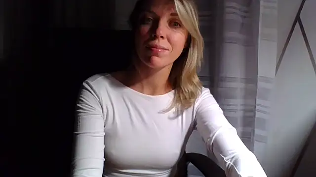 Snapshot of VelvetLove287 chatting on October 24, 7:32 pm VelvetLove287 online show from October 24, 7:32 pm