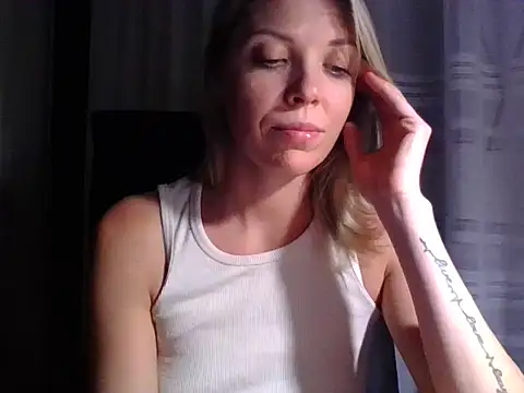 Snapshot of VelvetLove287 chatting on October 13, 6:54 pm VelvetLove287 online show from October 13, 6:54 pm