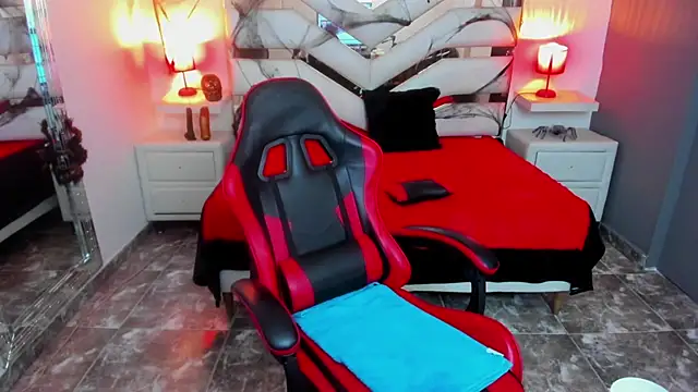 Snapshot of KateTompson_ chatting on October 31, 2:32 pm KateTompson online show from October 31, 2:32 pm