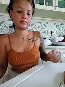 Snapshot of LorenRosse chatting on October 7, 4:28 am LorenRosse online show from October 7, 4:28 am