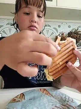 Snapshot of LorenRosse chatting on October 9, 4:27 am LorenRosse online show from October 9, 4:27 am