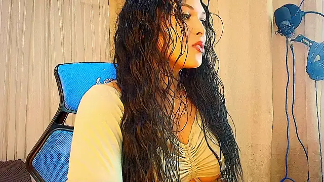 MOMMYJEVAA online show from January 14, 9:47 am