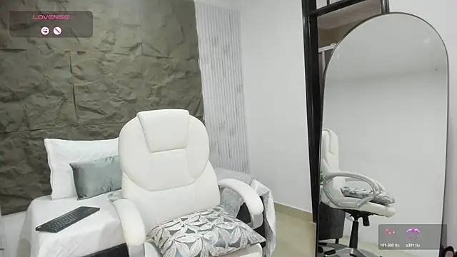 coniie jhons online show from November 28, 11:46 am