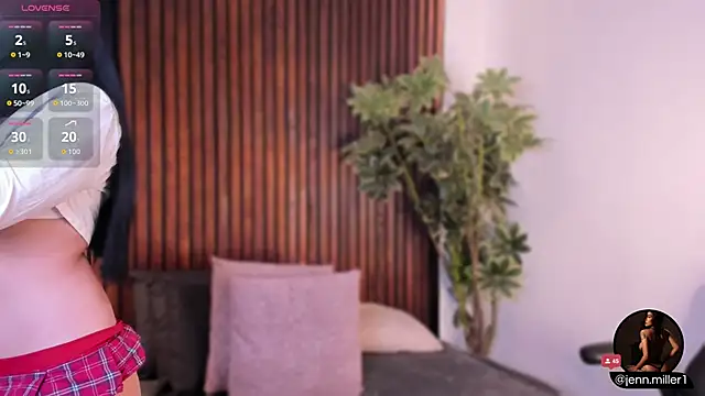 Snapshot of Jennmiiller_ chatting on October 31, 12:53 pm Jennmiiller online show from October 31, 12:53 pm