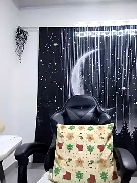 Snapshot of Hikaryfire chatting on October 18, 9:38 pm Hikaryfire online show from October 18, 9:38 pm