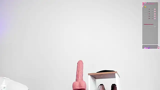 Snapshot of lannarusso_ chatting on September 20, 12:58 pm lannarusso online show from September 20, 12:58 pm