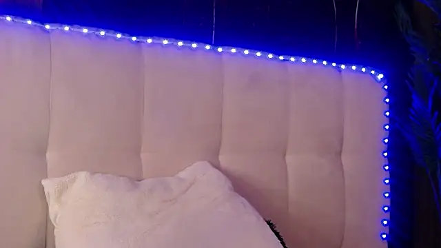 MelanieBrownn online show from February 25, 7:18 am