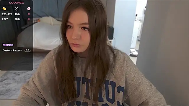 Emy jonesss online show from October 17, 7:00 am