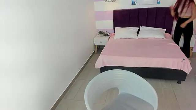 Scarlett  bell online show from February 2, 1:10 pm