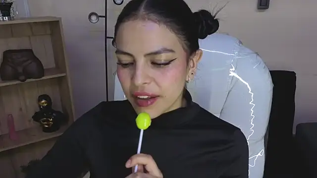 Eliie Ruizz online show from December 2, 9:39 pm