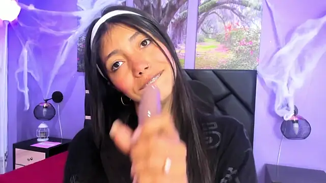 KimberlyVillaLobos online show from October 15, 12:30 pm