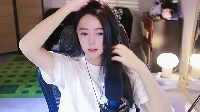 Roseonly  online show from October 22, 5:45 am