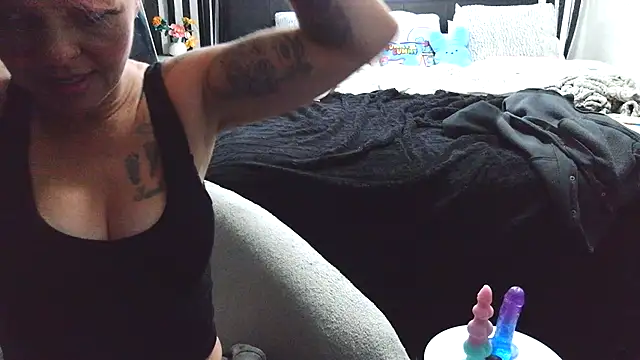 rileyraerhoads online show from October 14, 9:06 pm