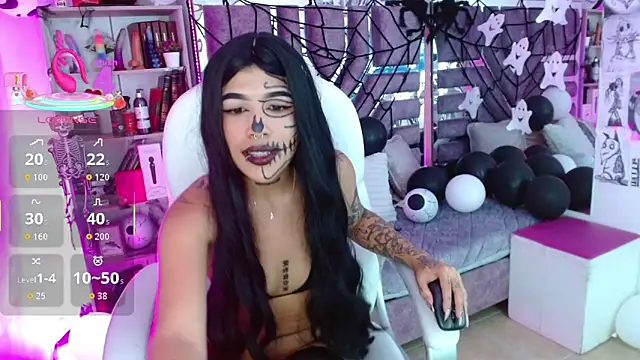 Snapshot of AliceWalker_11 chatting on October 29, 8:44 pm AliceWalker 11 online show from October 29, 8:44 pm