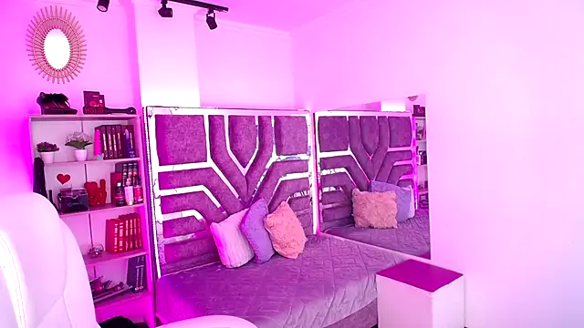 Snapshot of AliceWalker_11 chatting on October 5, 9:09 pm AliceWalker 11 online show from October 5, 9:09 pm