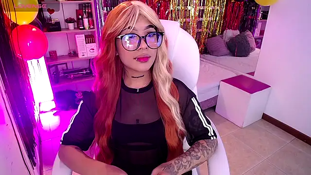 Snapshot of AliceWalker_11 chatting on September 17, 8:18 pm AliceWalker 11 online show from September 17, 8:18 pm