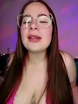 Snapshot of soofy__ chatting on October 3, 4:17 am soofy   online show from October 3, 4:17 am