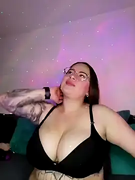 Snapshot of soofy__ chatting on October 11, 3:55 am soofy   online show from October 11, 3:55 am