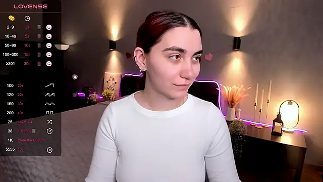 hannacheekss  online show from February 21, 6:47 am