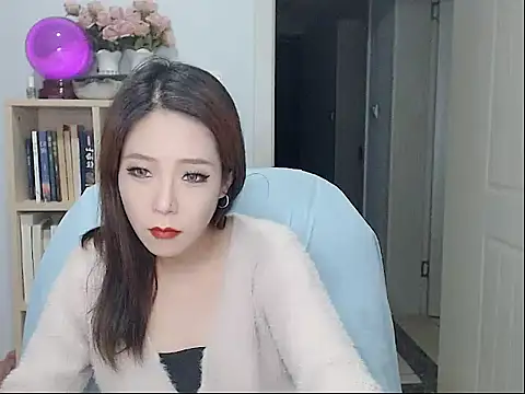 Snapshot of SuSushi728 chatting on October 21, 4:00 pm SuSushi728 online show from October 21, 4:00 pm