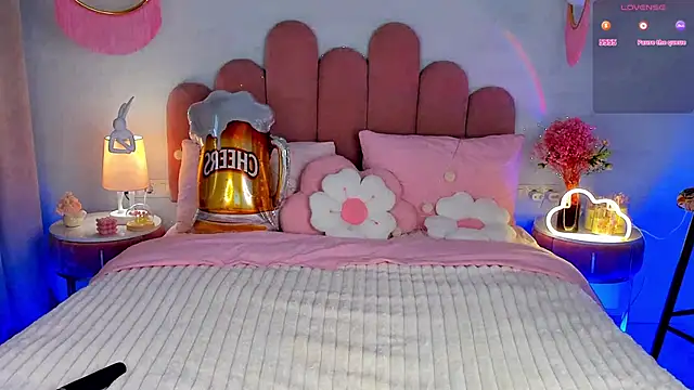 Snapshot of GiaCale chatting on September 22, 12:25 pm GiaCale online show from September 22, 12:25 pm