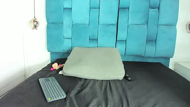 Snapshot of mia__fernandez chatting on October 22, 7:30 pm mia fernandez online show from October 22, 7:30 pm