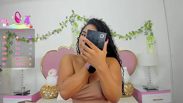 Snapshot of NahiaraReina chatting on October 3, 1:49 pm NahiaraReina online show from October 3, 1:49 pm