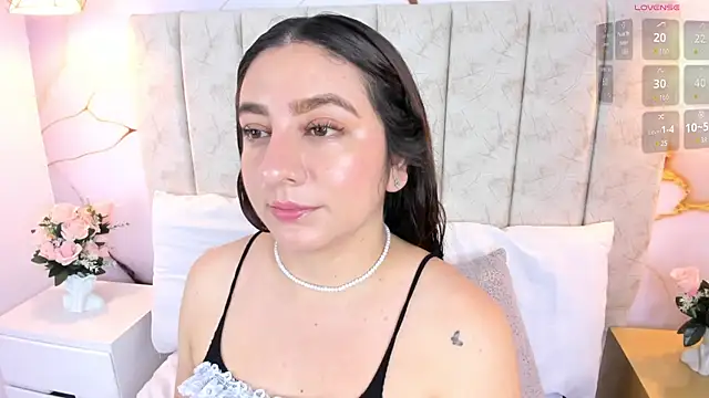 Snapshot of LauraSmith-01 chatting on October 26, 10:49 pm LauraSmith-01 online show from October 26, 10:49 pm