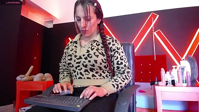 Snapshot of engel_devil chatting on October 2, 11:59 am engel devil online show from October 2, 11:59 am