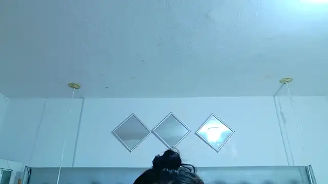 EileenBenzon online show from April 17, 3:25 pm