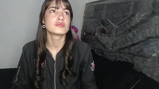 skinny sweet2411 online show from April 11, 9:02 am