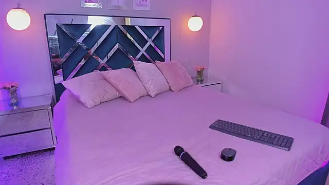 Snapshot of ibella7 chatting on October 7, 7:29 pm ibella7 online show from October 7, 7:29 pm