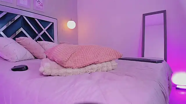 Snapshot of ibella7 chatting on October 2, 8:25 pm ibella7 online show from October 2, 8:25 pm