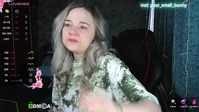 Snapshot of Your_small_bunny chatting on October 13, 2:47 am Your small bunny online show from October 13, 2:47 am