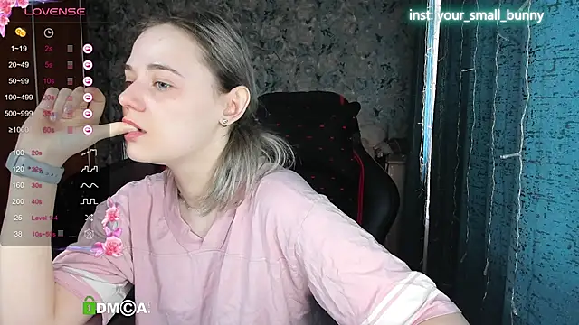 Snapshot of Your_small_bunny chatting on September 12, 3:07 am Your small bunny online show from September 12, 3:07 am