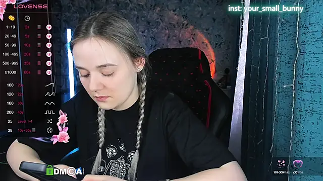 Snapshot of Your_small_bunny chatting on September 17, 3:37 am Your small bunny online show from September 17, 3:37 am