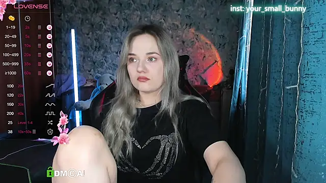 Snapshot of Your_small_bunny chatting on September 23, 4:10 am Your small bunny online show from September 23, 4:10 am