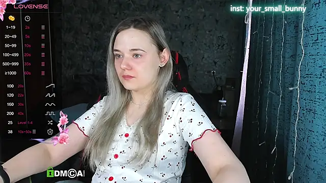 Snapshot of Your_small_bunny chatting on October 19, 2:57 am Your small bunny online show from October 19, 2:57 am