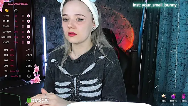 Snapshot of Your_small_bunny chatting on October 14, 2:58 am Your small bunny online show from October 14, 2:58 am