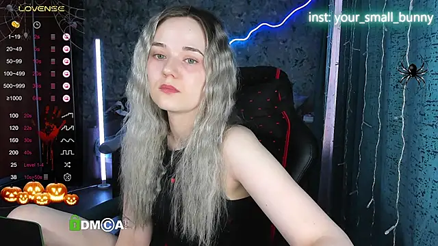 Snapshot of Your_small_bunny chatting on October 25, 2:08 am Your small bunny online show from October 25, 2:08 am